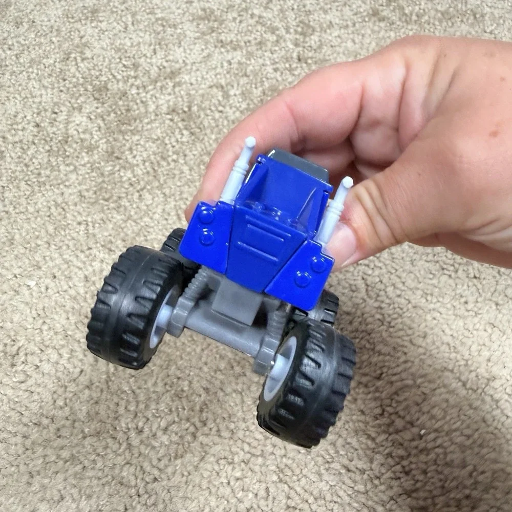 Blaze and the Monster Machines Crusher Truck Mattel 2014 Blue Die-Cast Vehicle